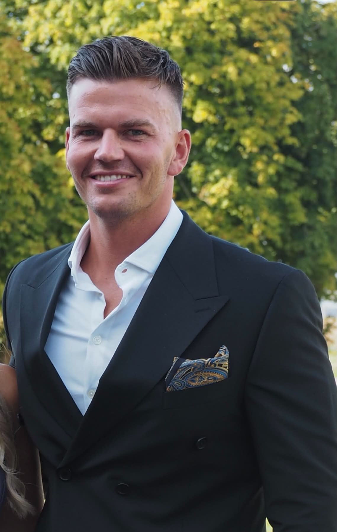 Søren Bælum, dansk iværksætter og mentor bag Business Mindset, i mørkt jakkesæt